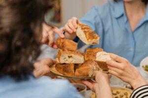 Read more about the article How breaking bread is a social act that’s lasted through time